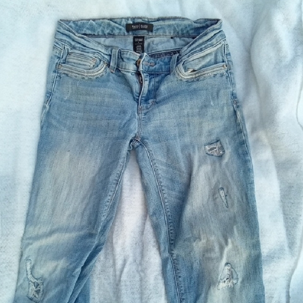 LIGHT BLUE DENIM JEANS WHITE HOUSE BLACK MARKETDistressed Str8 Leg Crop Size 0